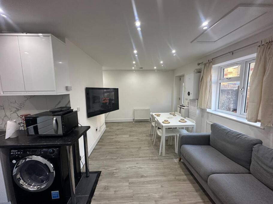 2 Bedroom House,Brownhillrd Se6 London Ngoại thất bức ảnh
