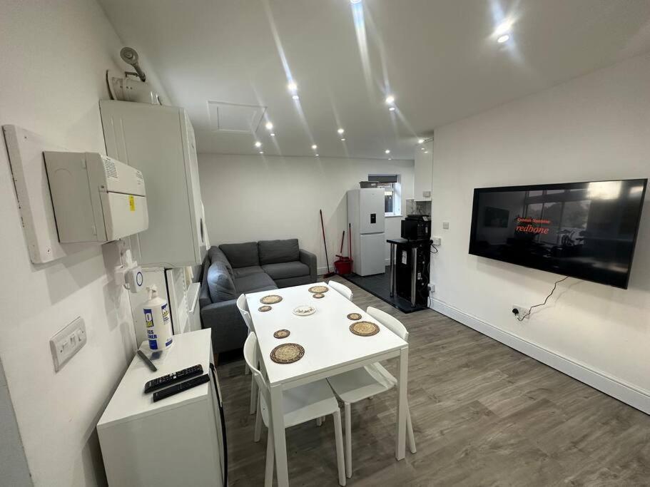 2 Bedroom House,Brownhillrd Se6 London Ngoại thất bức ảnh